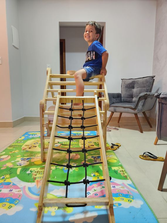 Brinquedo do catálogo LOCATOYS em uso